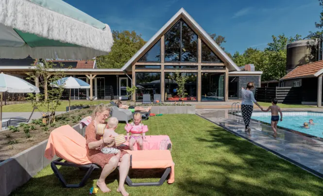 Ligweide buitenzwembad vakantiepark kaps tubbergen